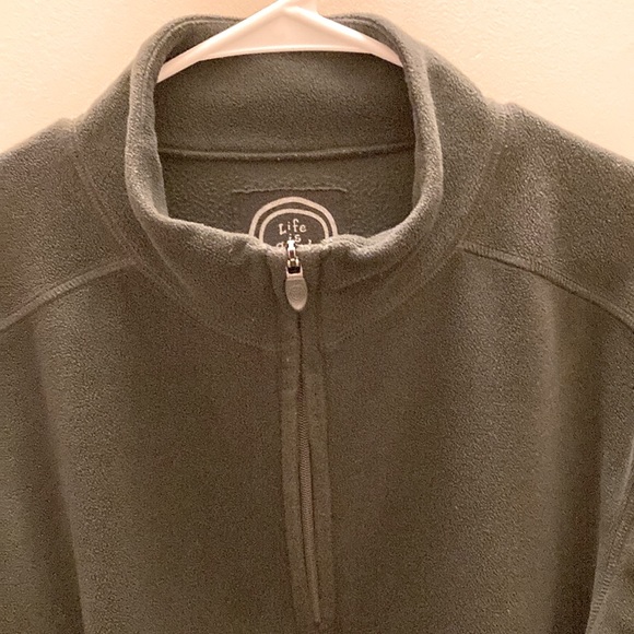 Life is Good Men’s small 1/4 zip fleece with pockets color is black (dark gray) - Picture 4 of 10